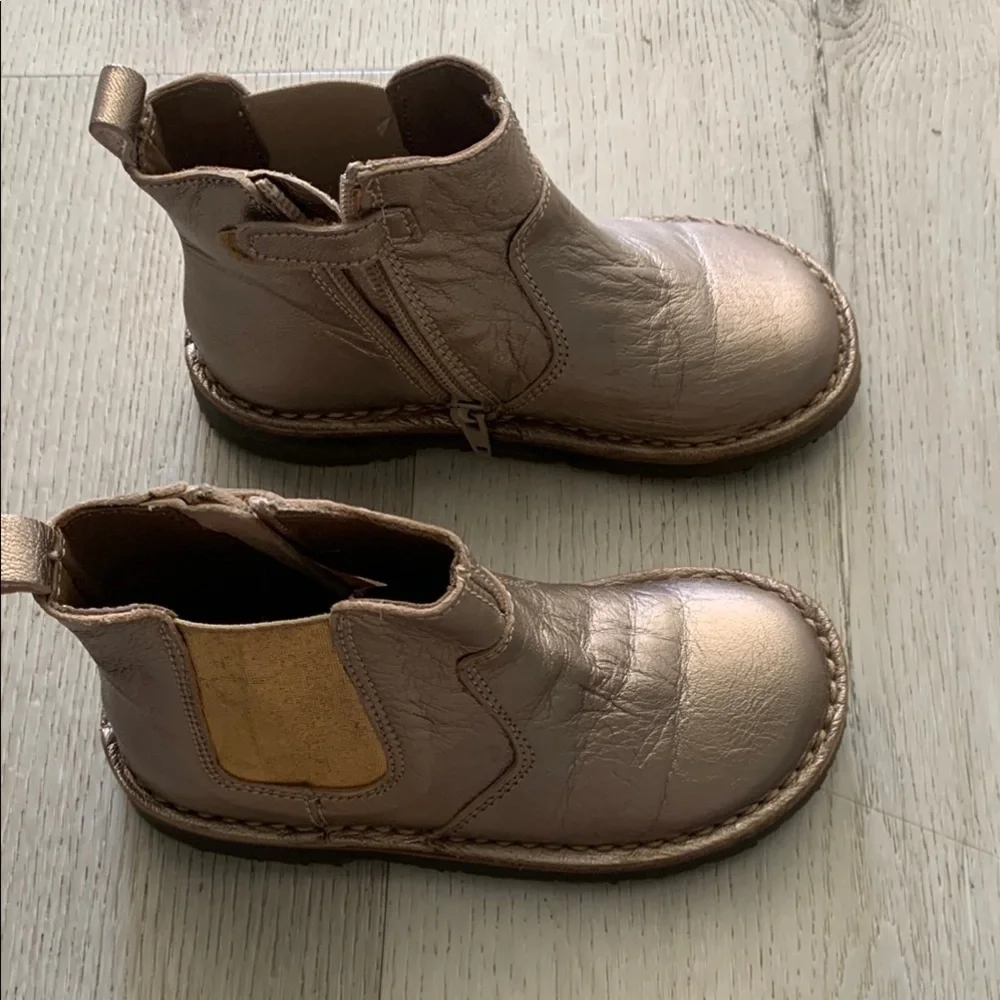 Stylish Kids Boots - Metallic Tan PÈPÈ Suede Chelsea Boots | Gold‎